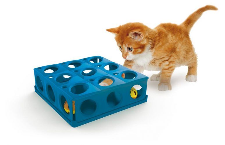 Игрушка Geoplast Tricky с шариком для кошек